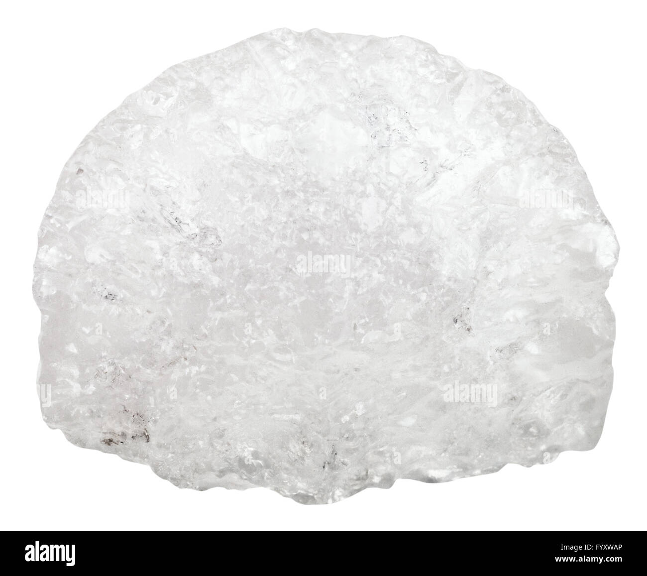 La prise de vue macro des pierres minérales naturelles d'Ammonium - le sulfate d'aluminium (alun d'ammonium, de l'alun) Pierre cristalline isolated on white b Banque D'Images