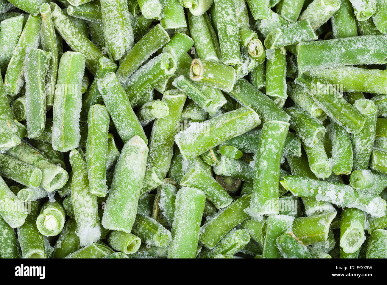Arrière-plan de l'alimentation - beaucoup de couper les haricots congelés close up Banque D'Images