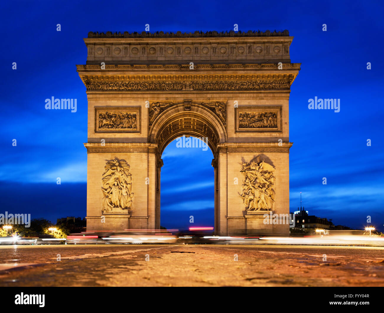 Arc de Triomphe la nuit, Paris, France. Banque D'Images