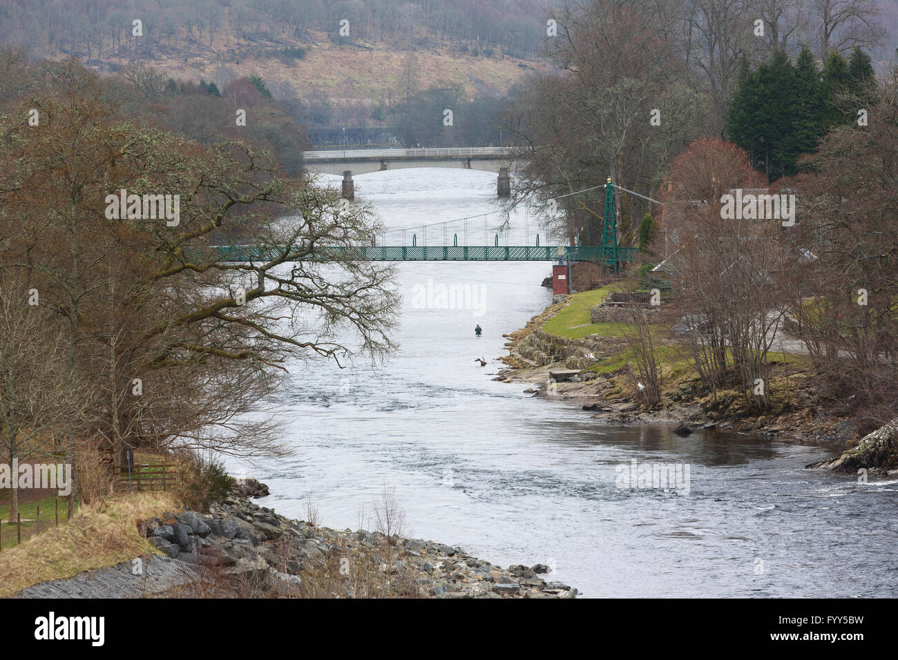 Une vue générale de la rivière Tummel à Pitlochry à partir de la centrale électrique. Pitlochry. L'Écosse. Banque D'Images