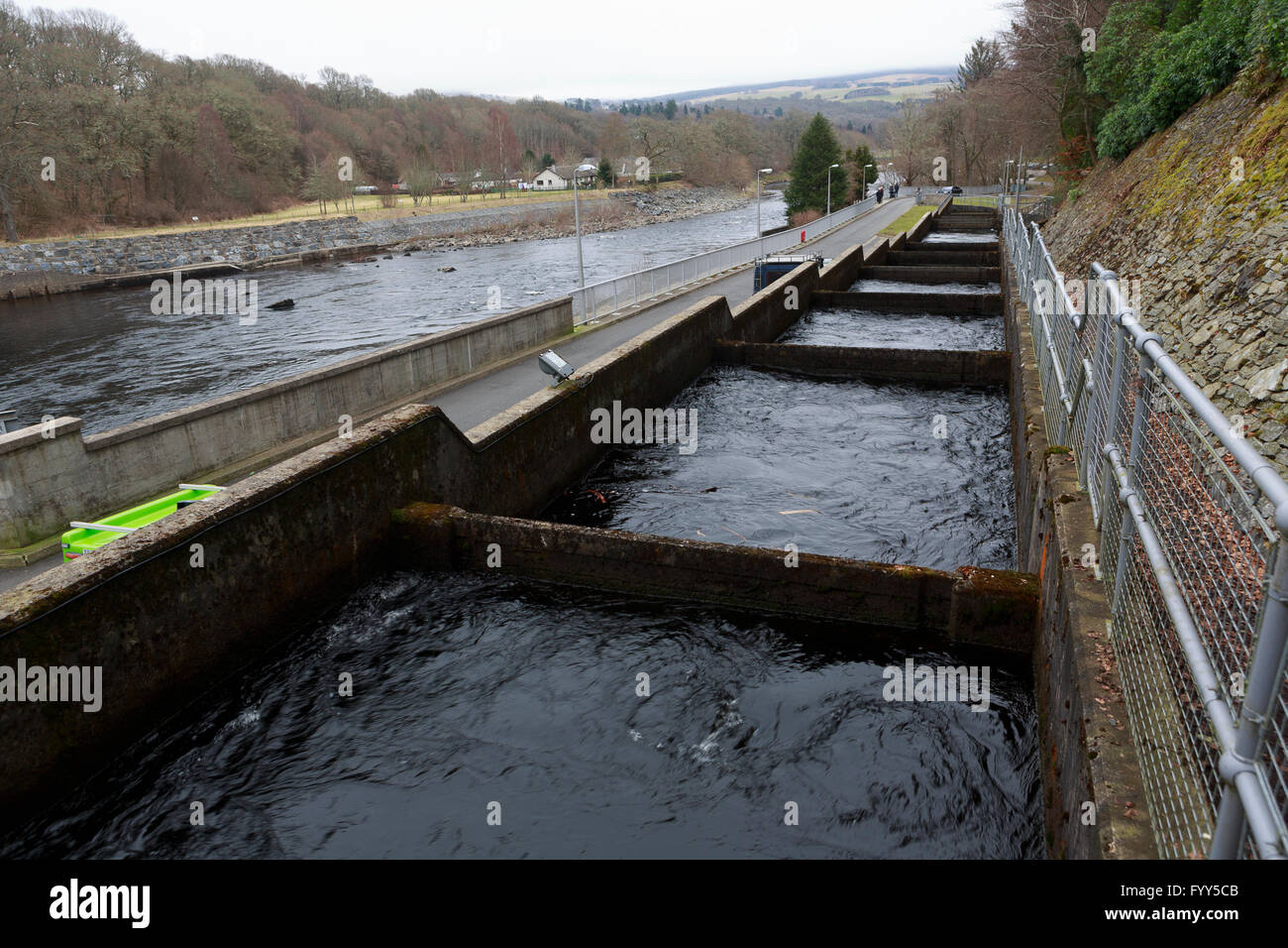 L'échelle à poissons de Pitlochry sur la rivière Tummel. Pitlochry. L'Écosse. Pako Pic Mera Banque D'Images