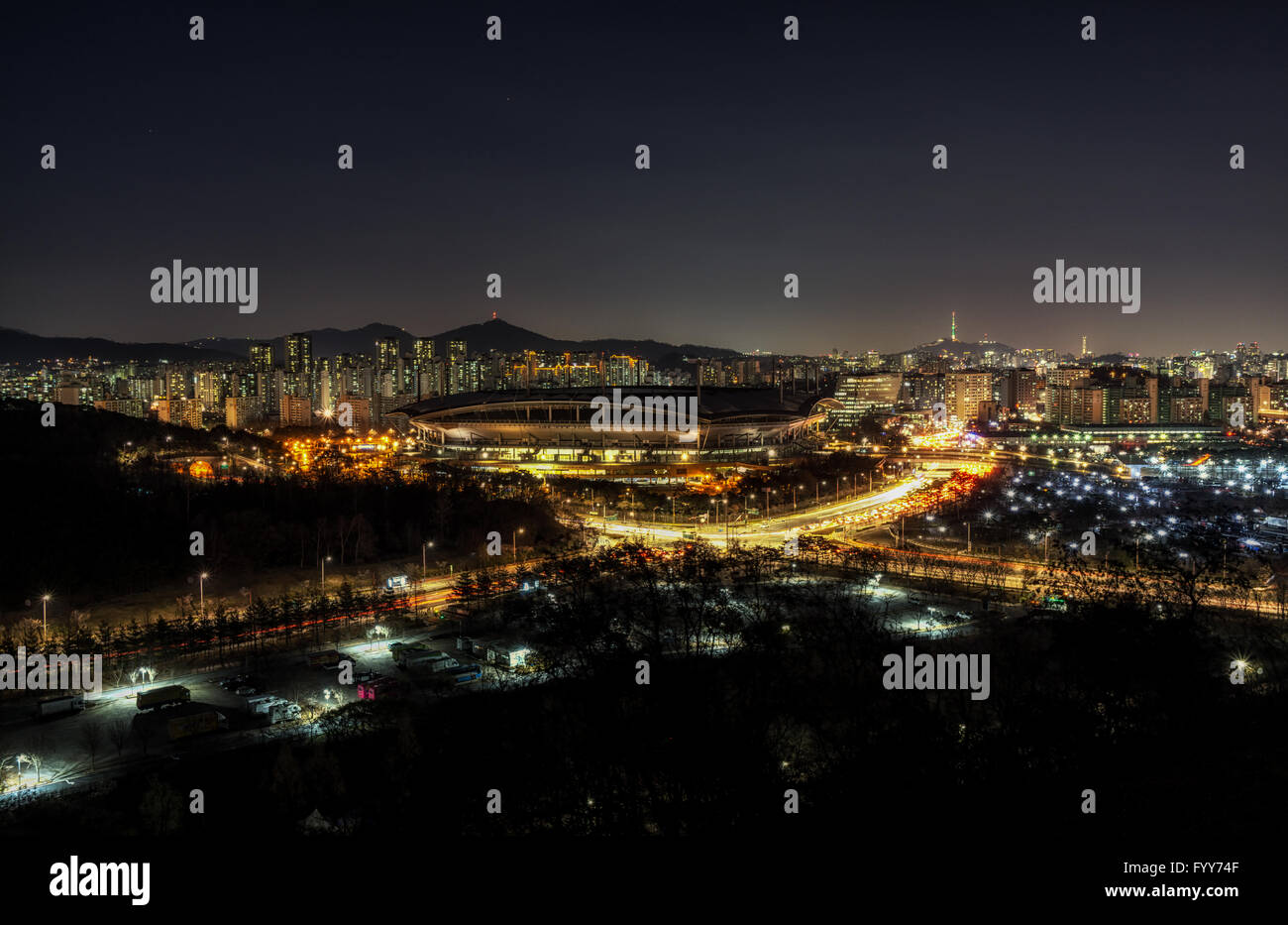 Le stade de la coupe du monde à Séoul de nuit Banque D'Images