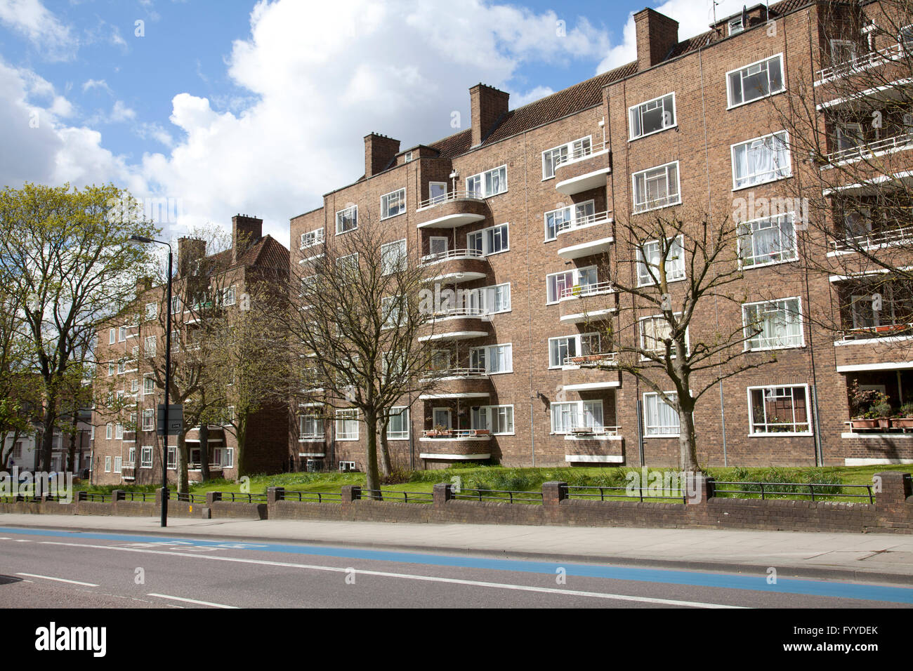 Appartements de logement social sur Balham Hill dans Wandsworth London UK Banque D'Images