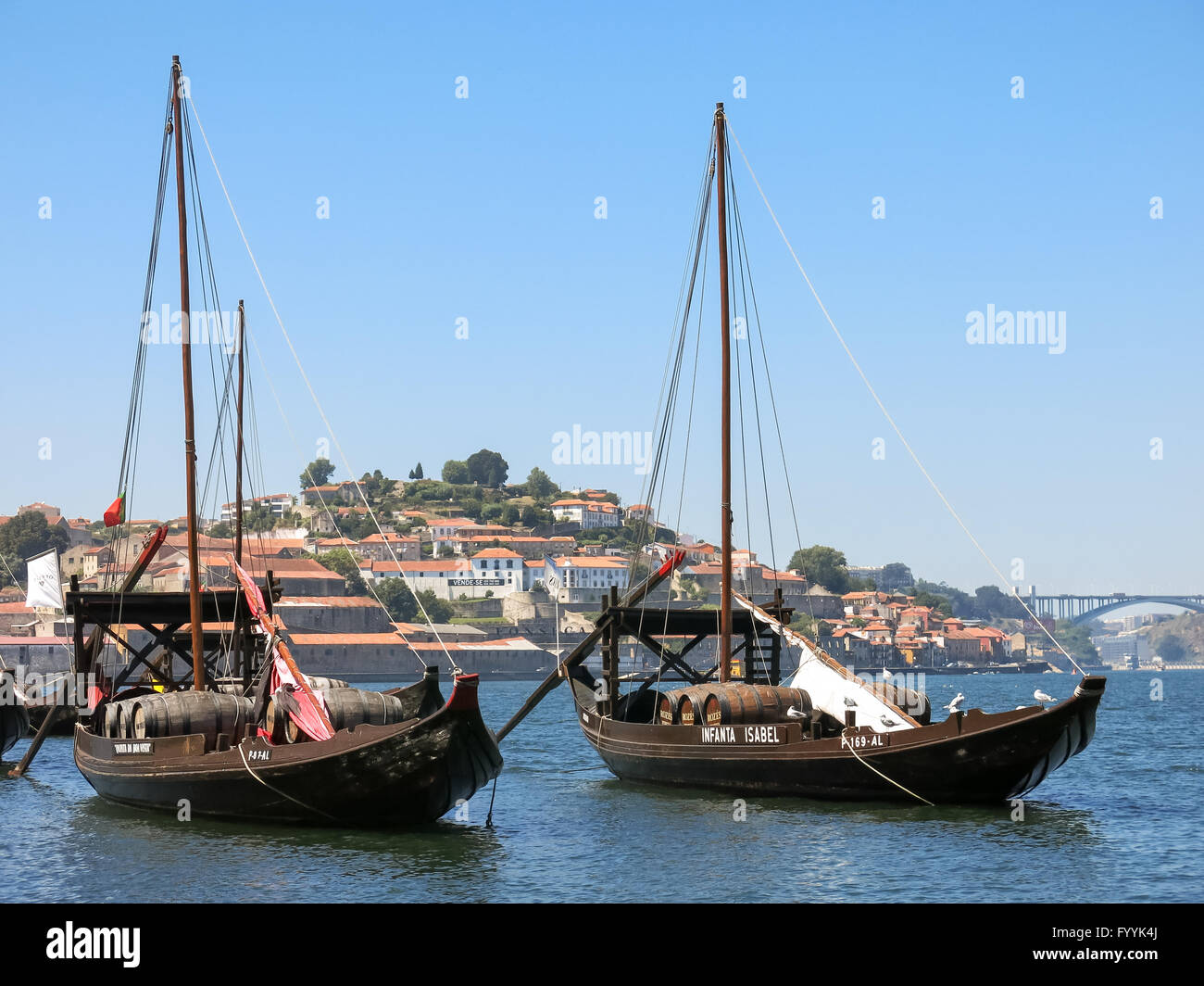 Rabelo bateaux utilisés pour le transport du vin de la vallée du Douro à Porto, Portugal Banque D'Images
