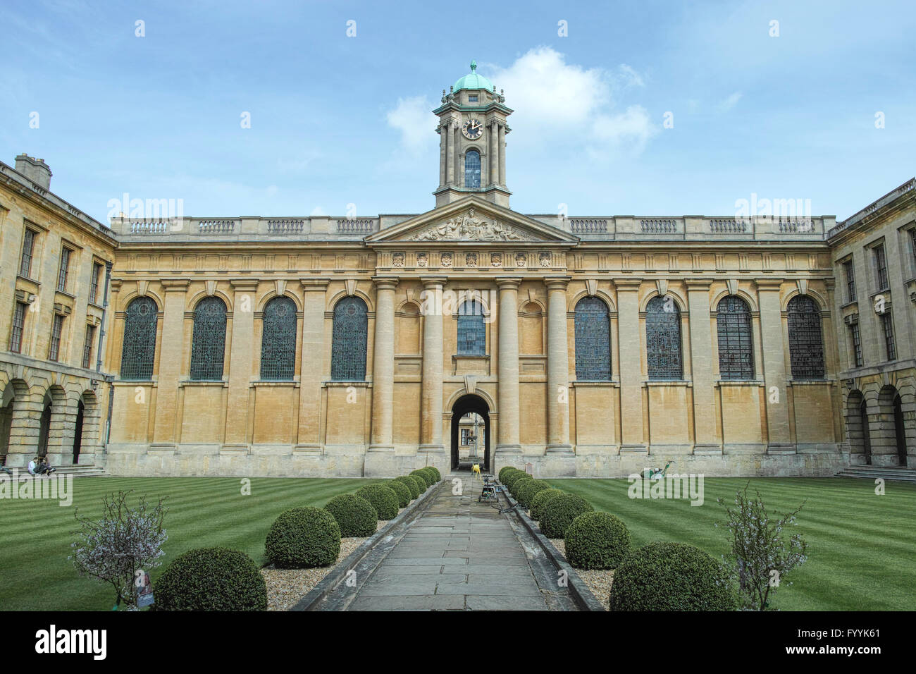 Queen's College, Oxford, Angleterre, fondée en 1341, mais entièrement reconstruit en style baroque au début des années 1700. Banque D'Images