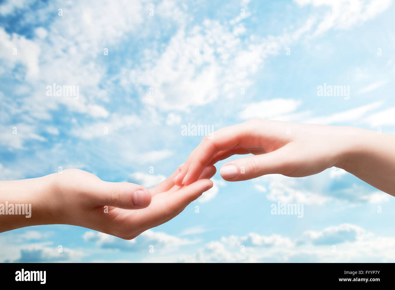 L'homme et la femme dans de douces mains touch Banque D'Images