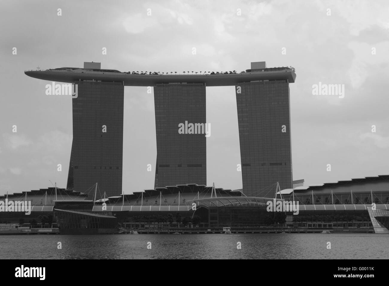 Les images en noir et blanc de Marina Bay Sands, Singapour Banque D'Images