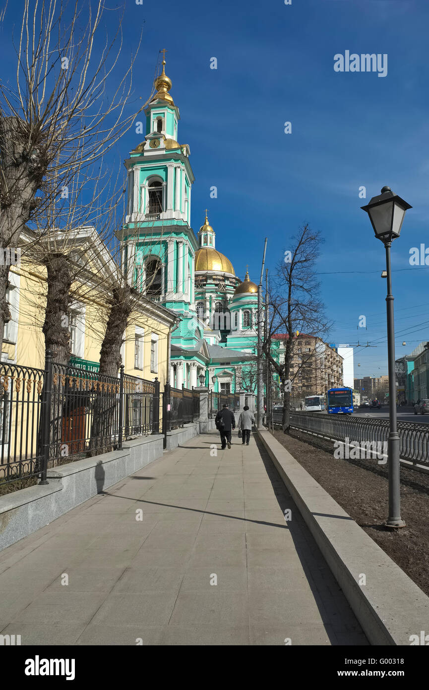 Paysage de ville. Vue sur la cathédrale de l'épiphanie à Yelokhovo (1835-1853), Spartakovskaya street, 15, style empire, Moscou Banque D'Images