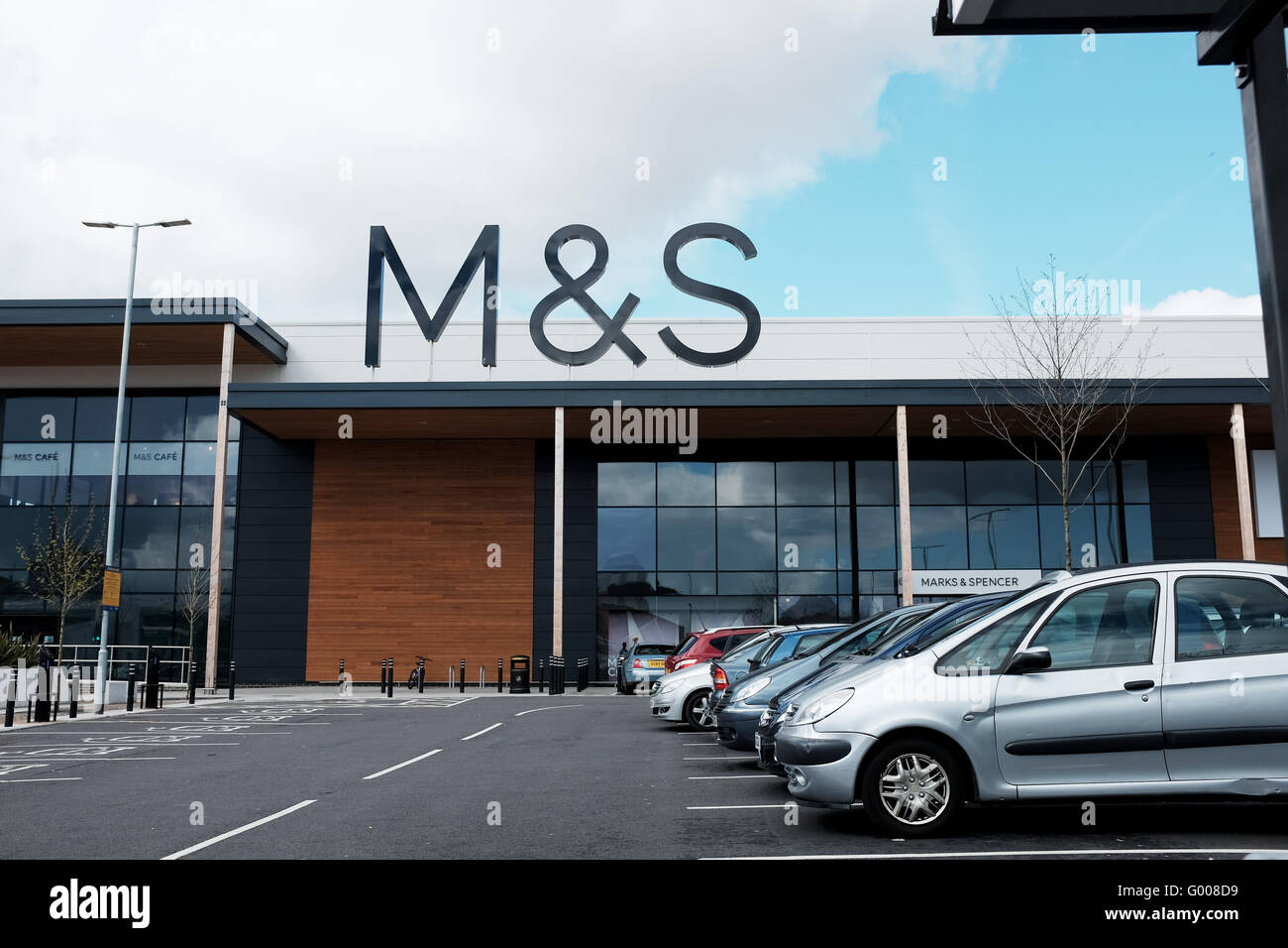 Le nouveau M&S magasin Marks & Spencer et de l'alimentation dans le sud-est  de Londres Royaume-uni Charlton Photo Stock - Alamy