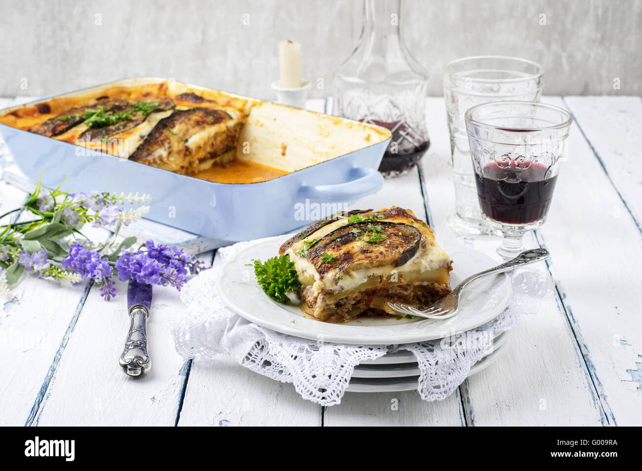 Moussaka grecque avec la viande hachée Banque D'Images