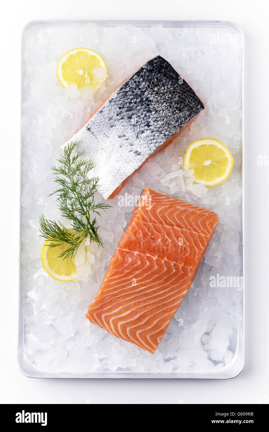 Filet de saumon sur la glace Banque D'Images