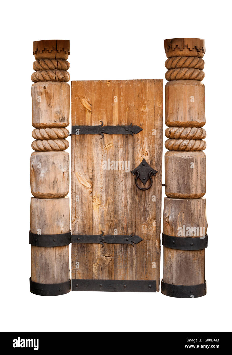 Vieille porte en bois avec charnières en métal isolé. Banque D'Images
