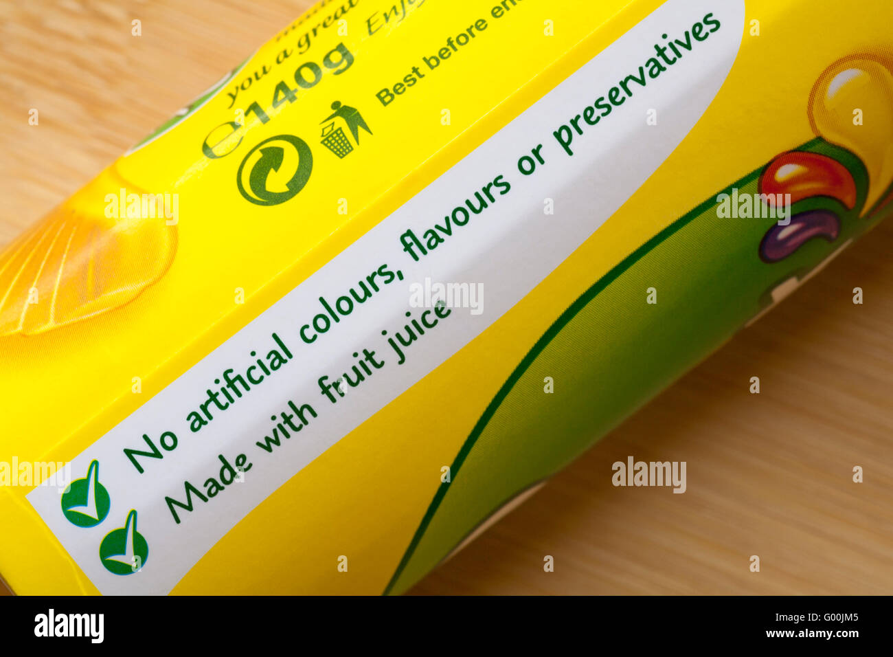 Aucun colorant ou agent de conservation des saveurs fait avec du jus de fruit - informations sur le tube de Rowntrees Pick & Mix Banque D'Images