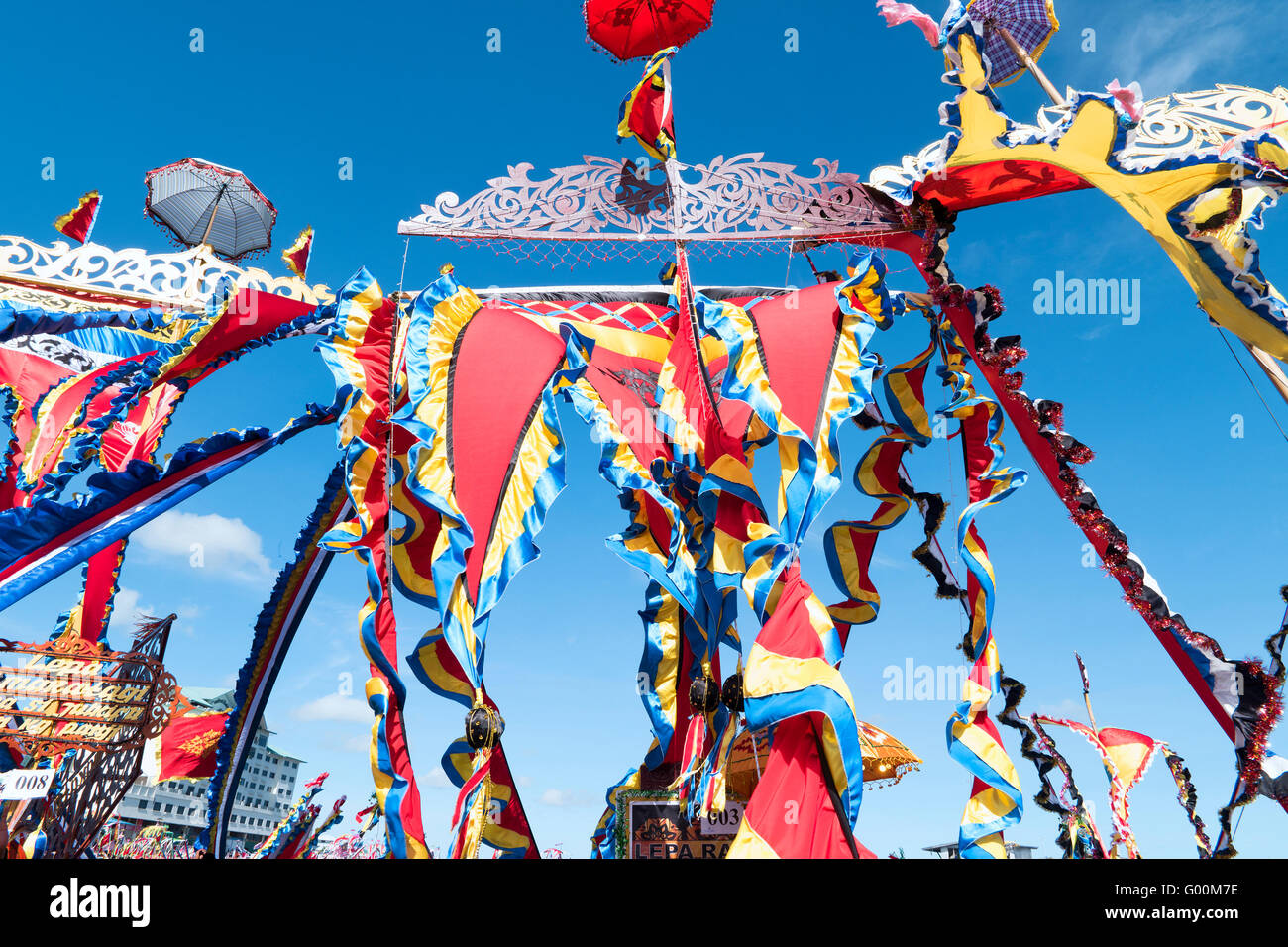Lepa Lepa décorées de couleurs voile connu comme Sambulayang au cours de la régate annuelle Festival Lepa Banque D'Images
