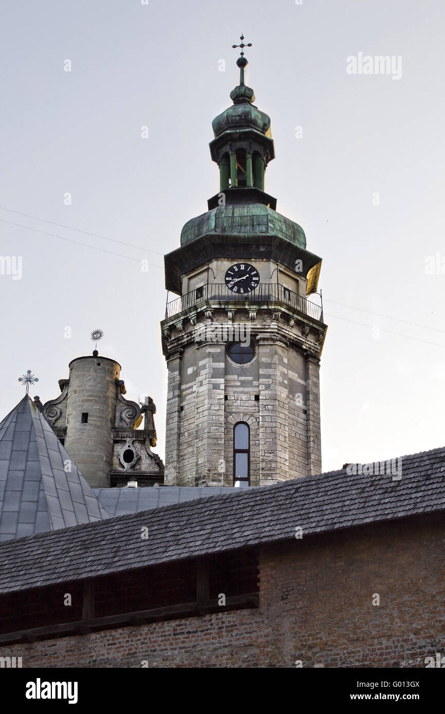 Beffroi de l'Église des Bernardins à Lvov Banque D'Images