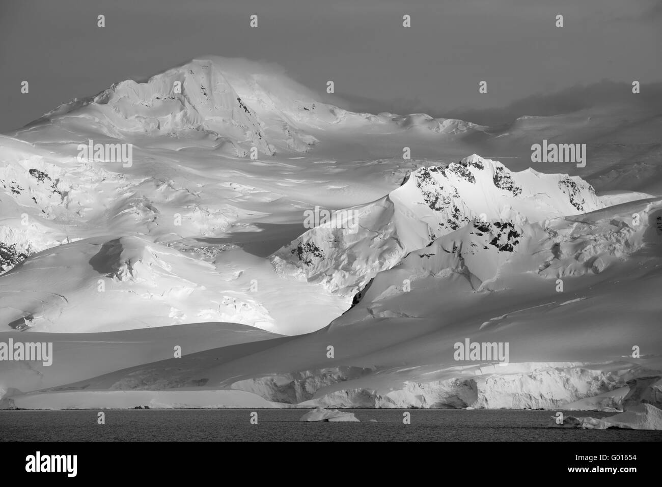 Péninsule antarctique, paysage noir et blanc Banque D'Images