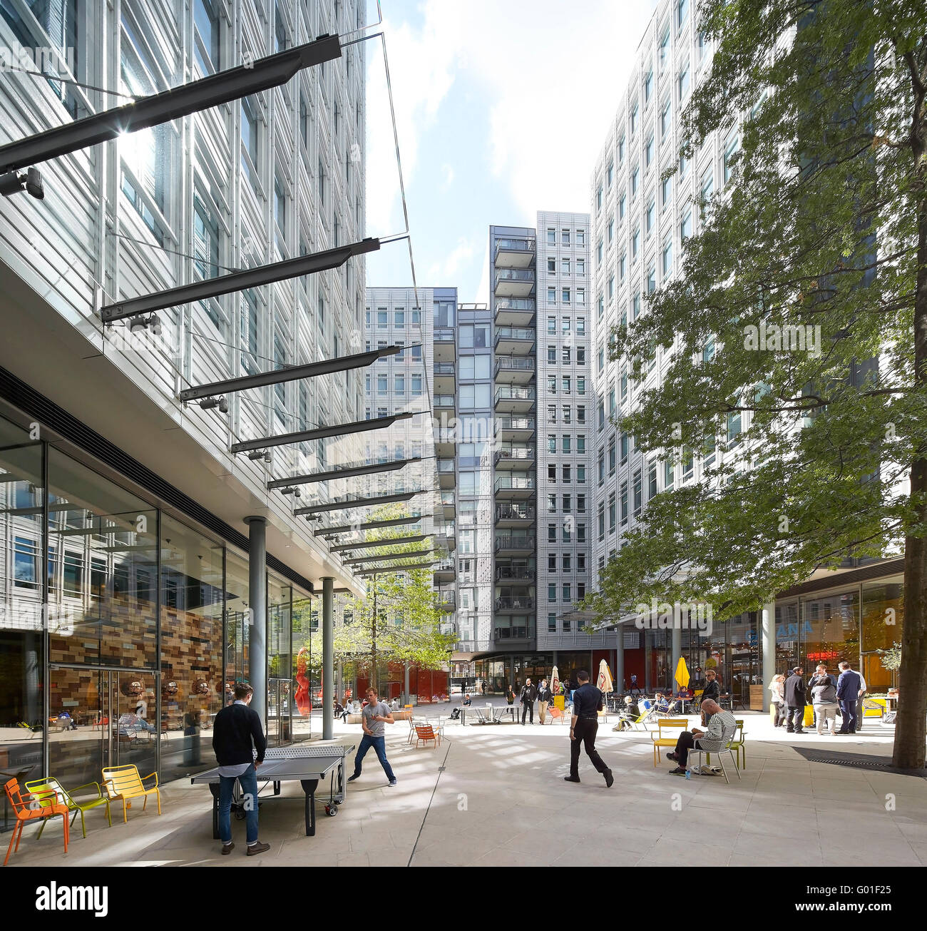 Tissu urbain de St Giles Cour. Central Saint Giles, London, Royaume-Uni. Architecte : Renzo Piano Building Workshop, 2015. Banque D'Images