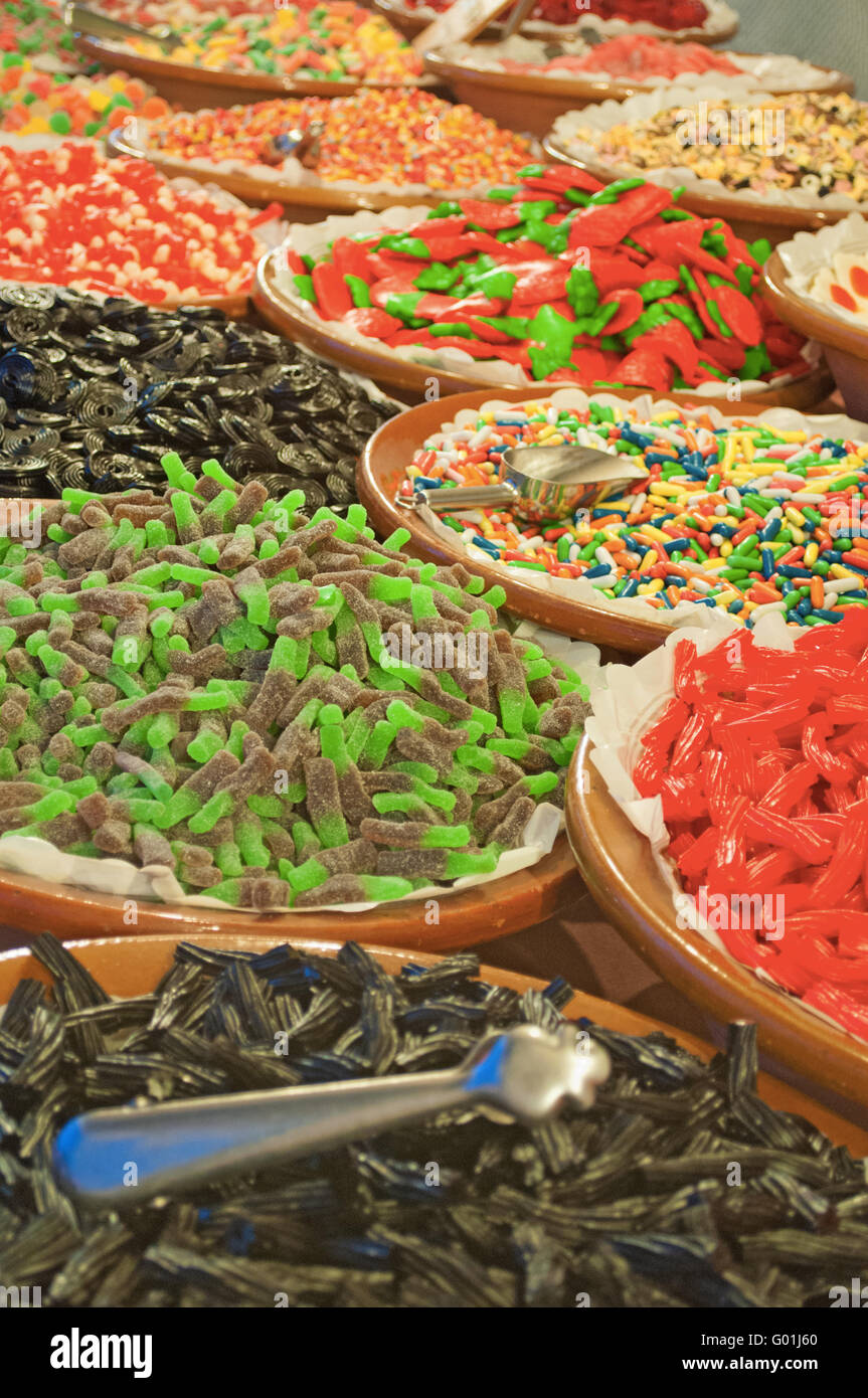 Minorque, Iles Baléares, Espagne, Europe : réglisse, les sucreries et bonbons à la traditionnelle foire de juillet à Mahon Banque D'Images