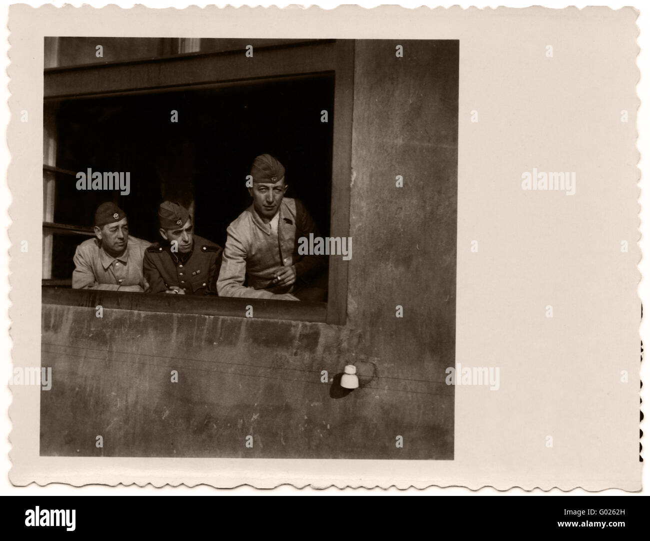 Soldats apparence d'une photographie historique, windows, autour de 1940 Banque D'Images