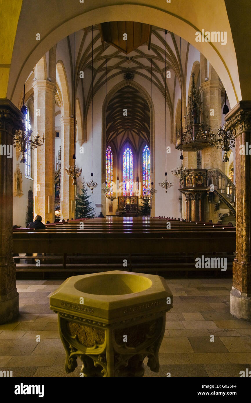 Autel dans l'église paroissiale de Graz, en Styrie ...