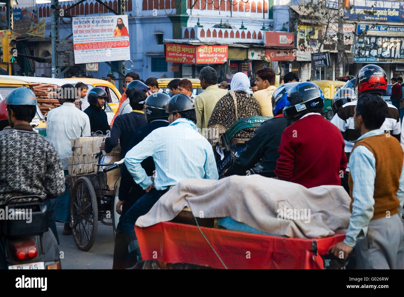 La vie de la rue sur la rue commerçante indienne, l'Inde du Nord, Inde, Asie Banque D'Images