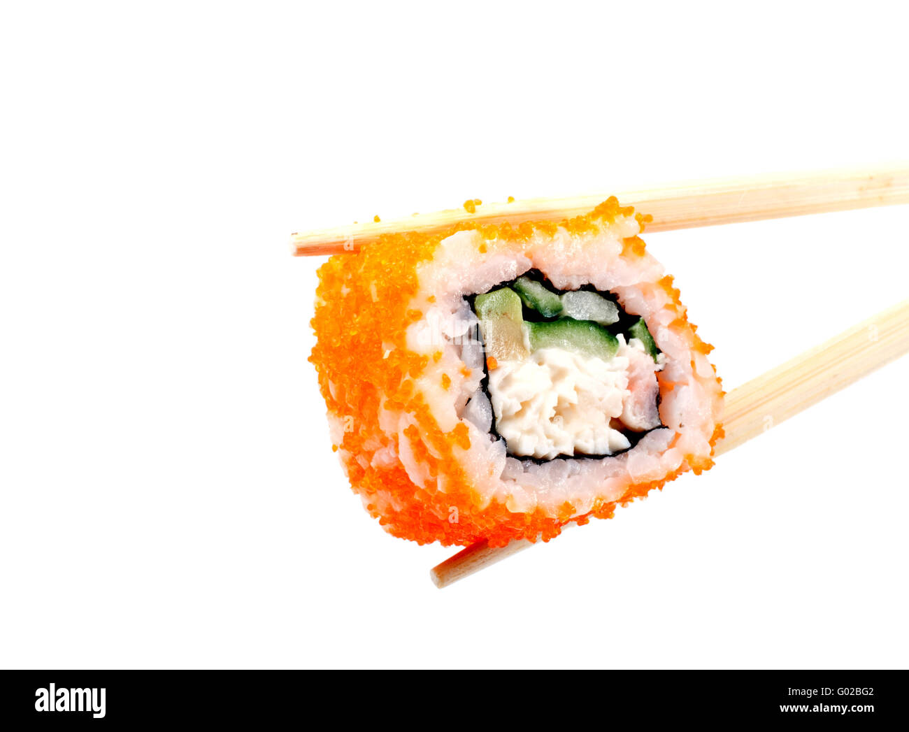 Sushi avec des baguettes isolé sur fond blanc Banque D'Images