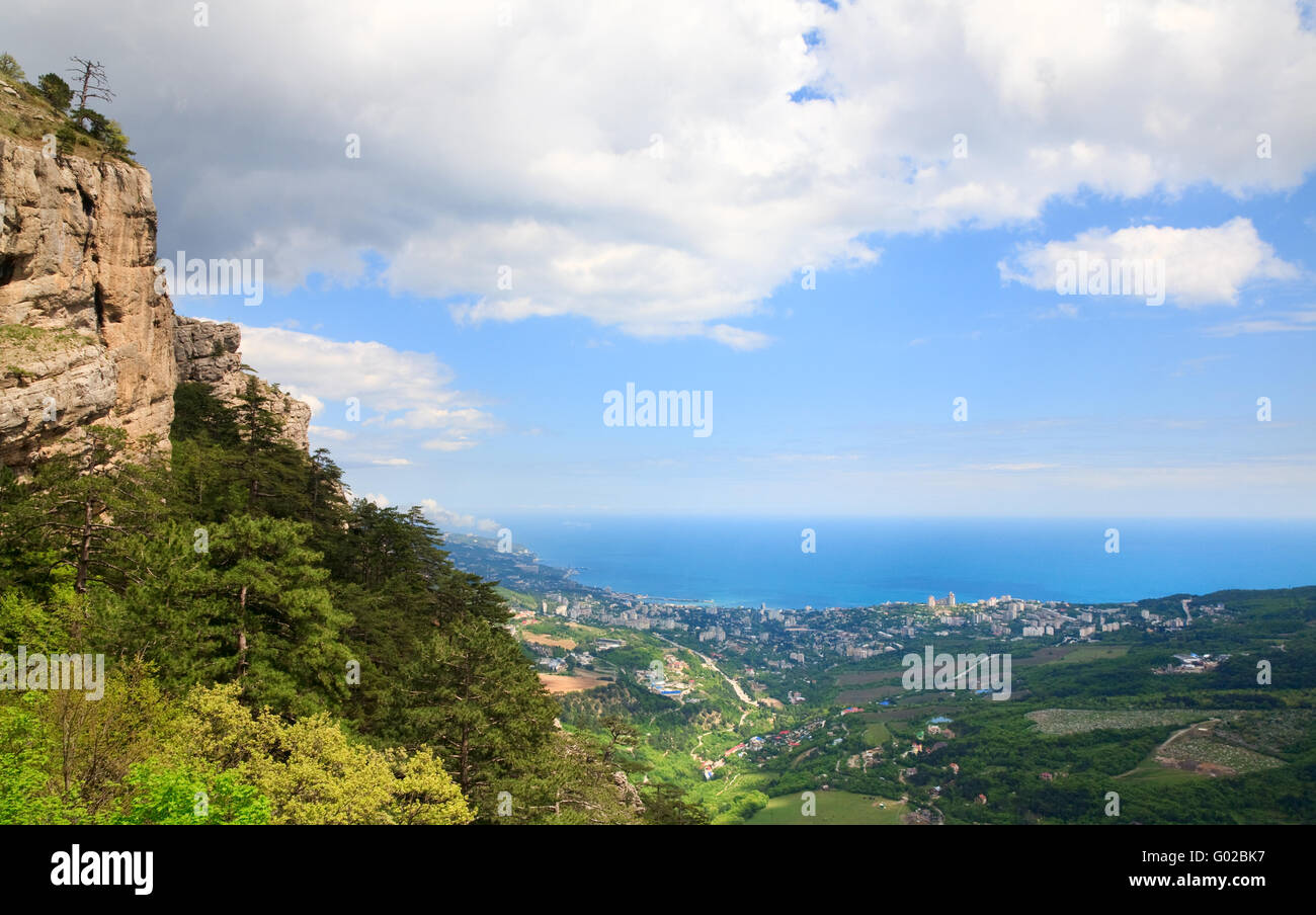 Vue de la ville de Yalta à partir de la pente du mont Aj-Petri (Ukraine) Banque D'Images