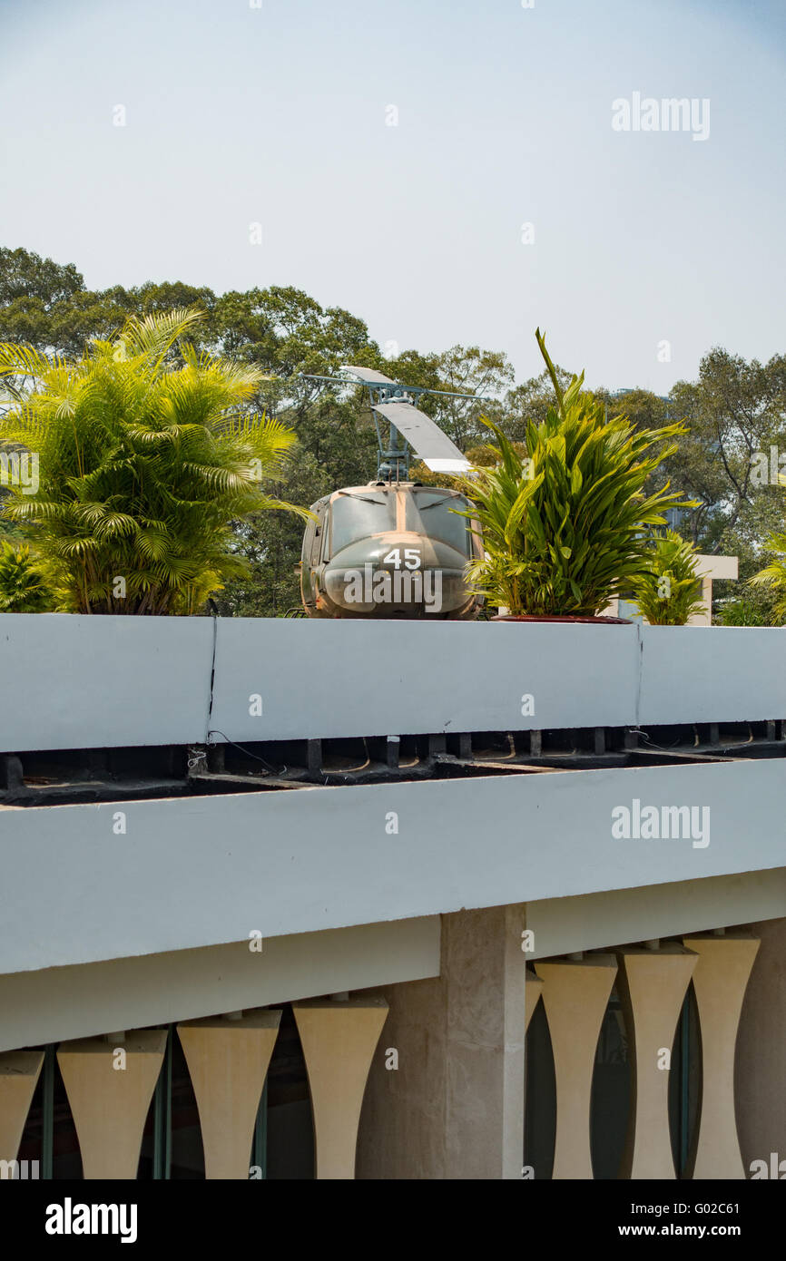 Ère de la guerre du Vietnam se trouve au-dessus de l'hélicoptère le toit de palais de la Réunification, autrefois connu comme le Palais de l'indépendance. Banque D'Images