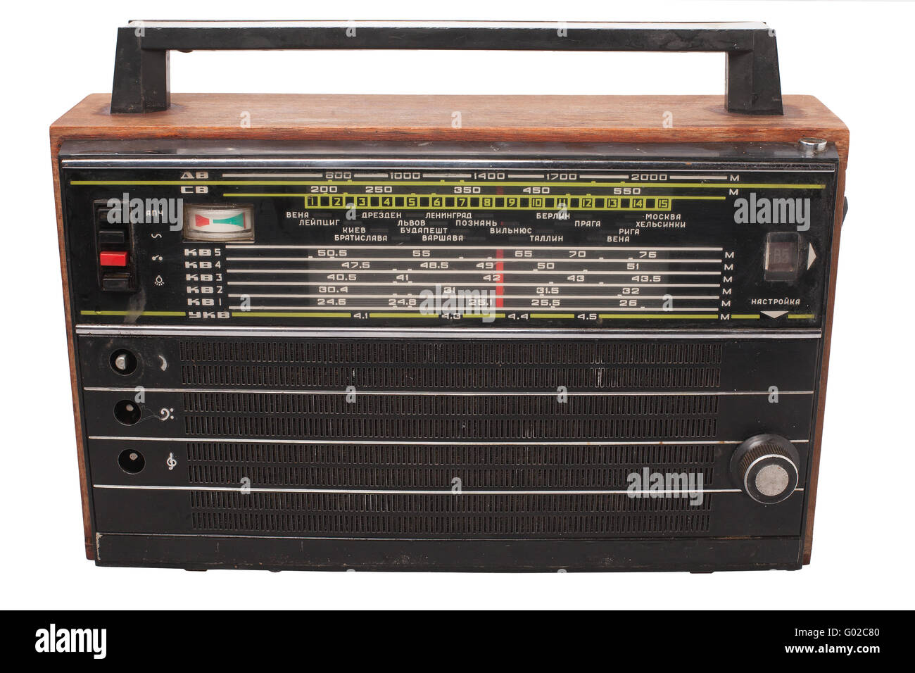 Old vintage radio transistor isolé sur un fond blanc avec chemin cliping Banque D'Images