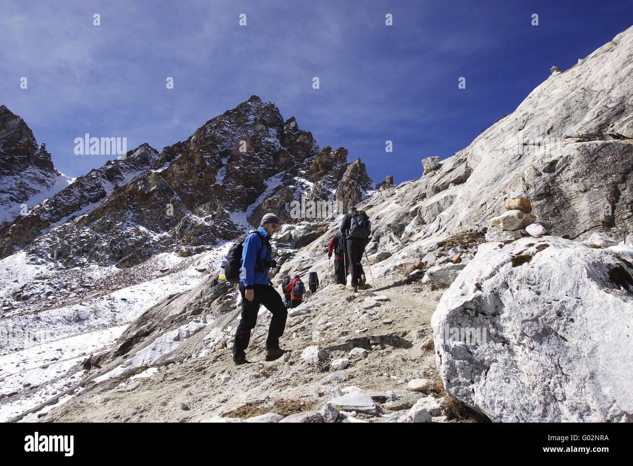 Un trekkinggroup renlola au Népal sur le Banque D'Images