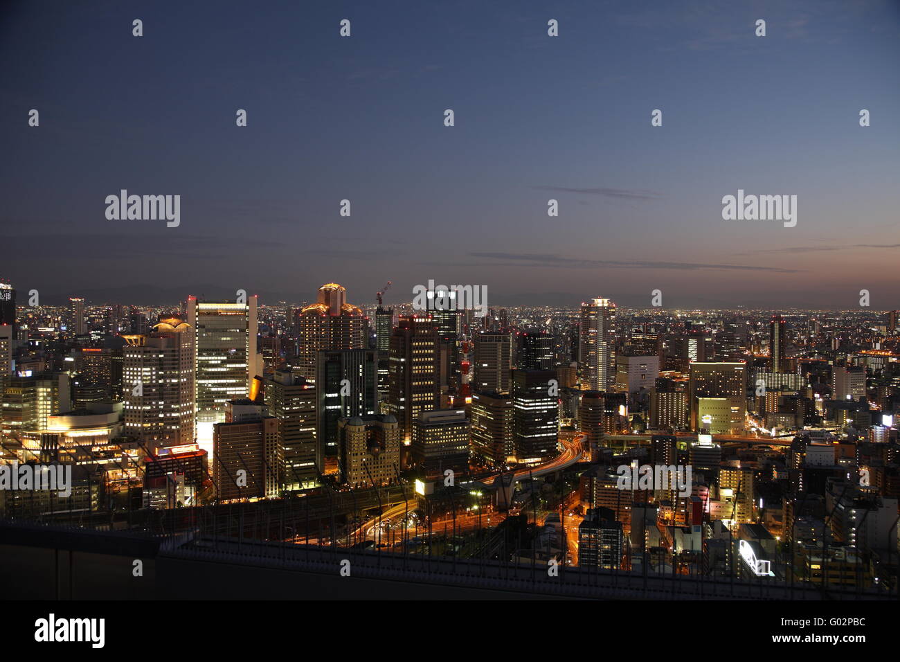 La Ville d'Osaka au Japon la nuit Banque D'Images