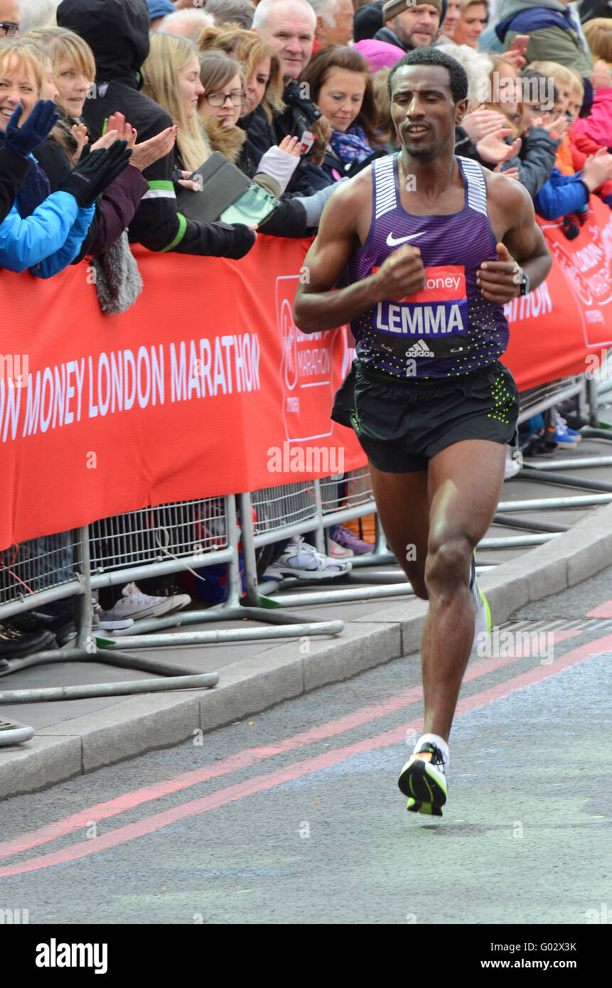 2016 Le Marathon de Londres Virgin Money à Tower Hill. Lemme, Sisay (ETH) a terminé 7e Banque D'Images