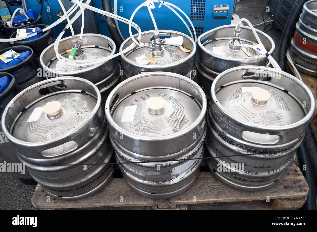 Industriels en acier de barils de bière approvisionné en entreposage Banque D'Images