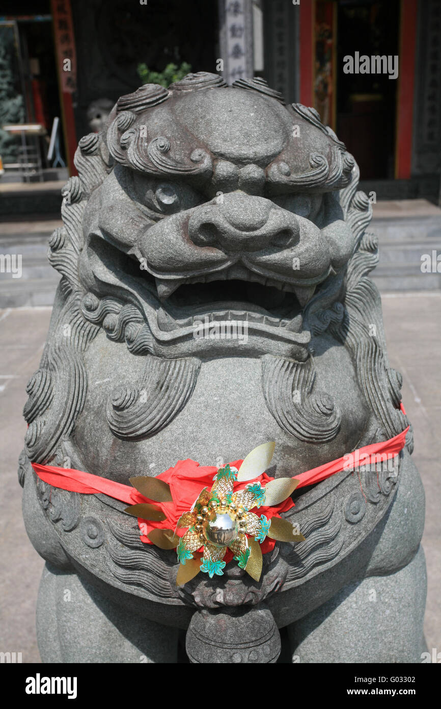 Garde Lion au temple de la rue Padungan Banque D'Images