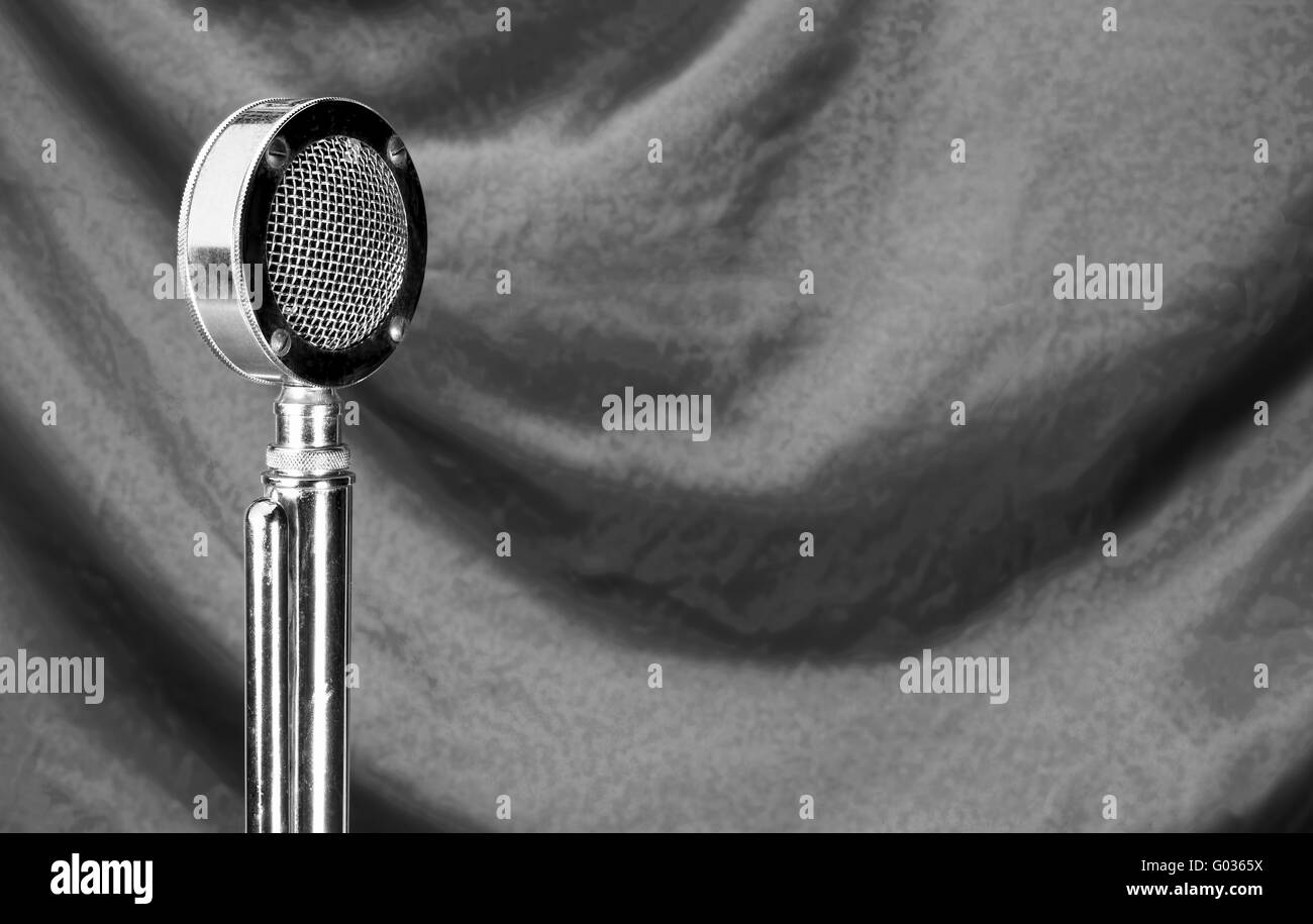 Microphone anciennes en noir et blanc avec des prix pour votre type. Banque D'Images