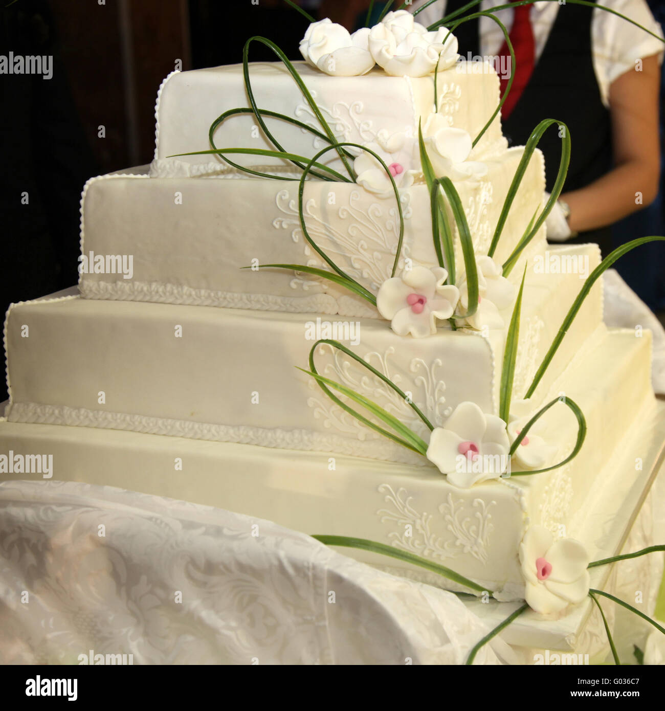 Gateau De Mariage Enorme Gateau D Anniversaire Ou De Style Anglais Photo Stock Alamy