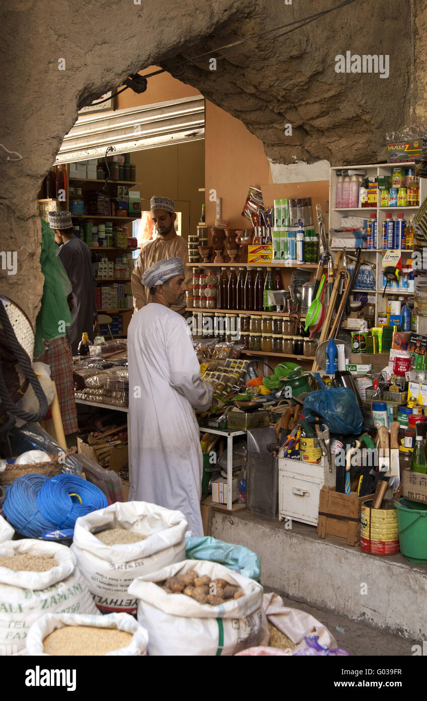 Stand sur le bazar de Nizwa, Oman Banque D'Images