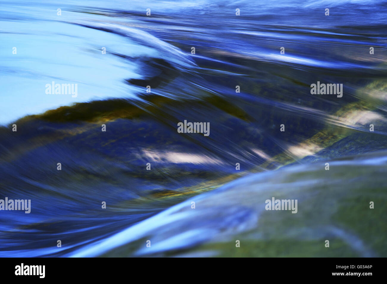 L'eau blanche, rivière Verzasca, Tessin, Suisse Banque D'Images