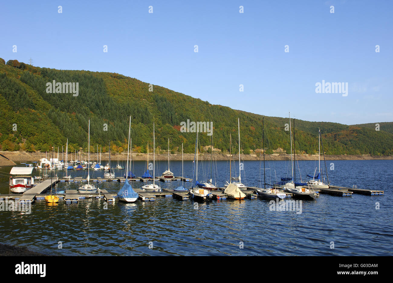 Embarcadère au lac Rursee près de Heimbach, Eifel Banque D'Images