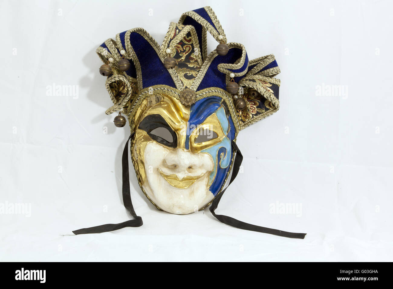 Masque d'halloween ou carnaval sur fond blanc Banque D'Images