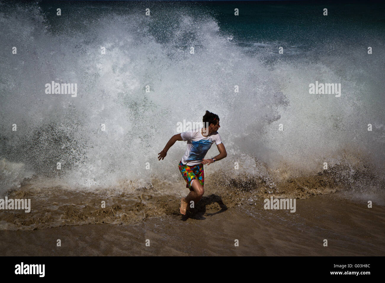 Cap Vert, vague, s'enfuir, courir pour échapper à Banque D'Images