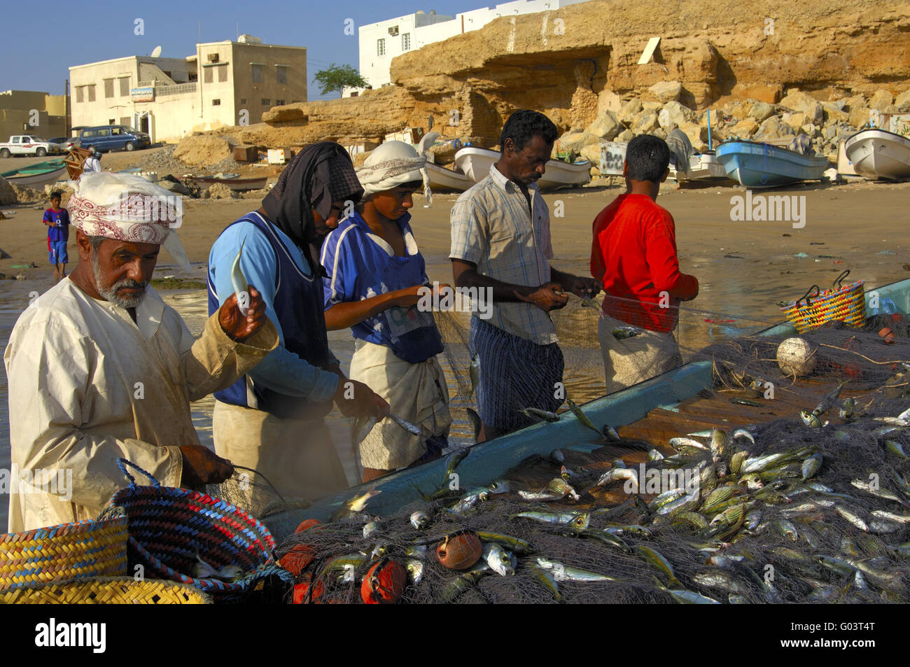 La capture, le tri des pêcheurs sur,Sultanat d'Oman Banque D'Images