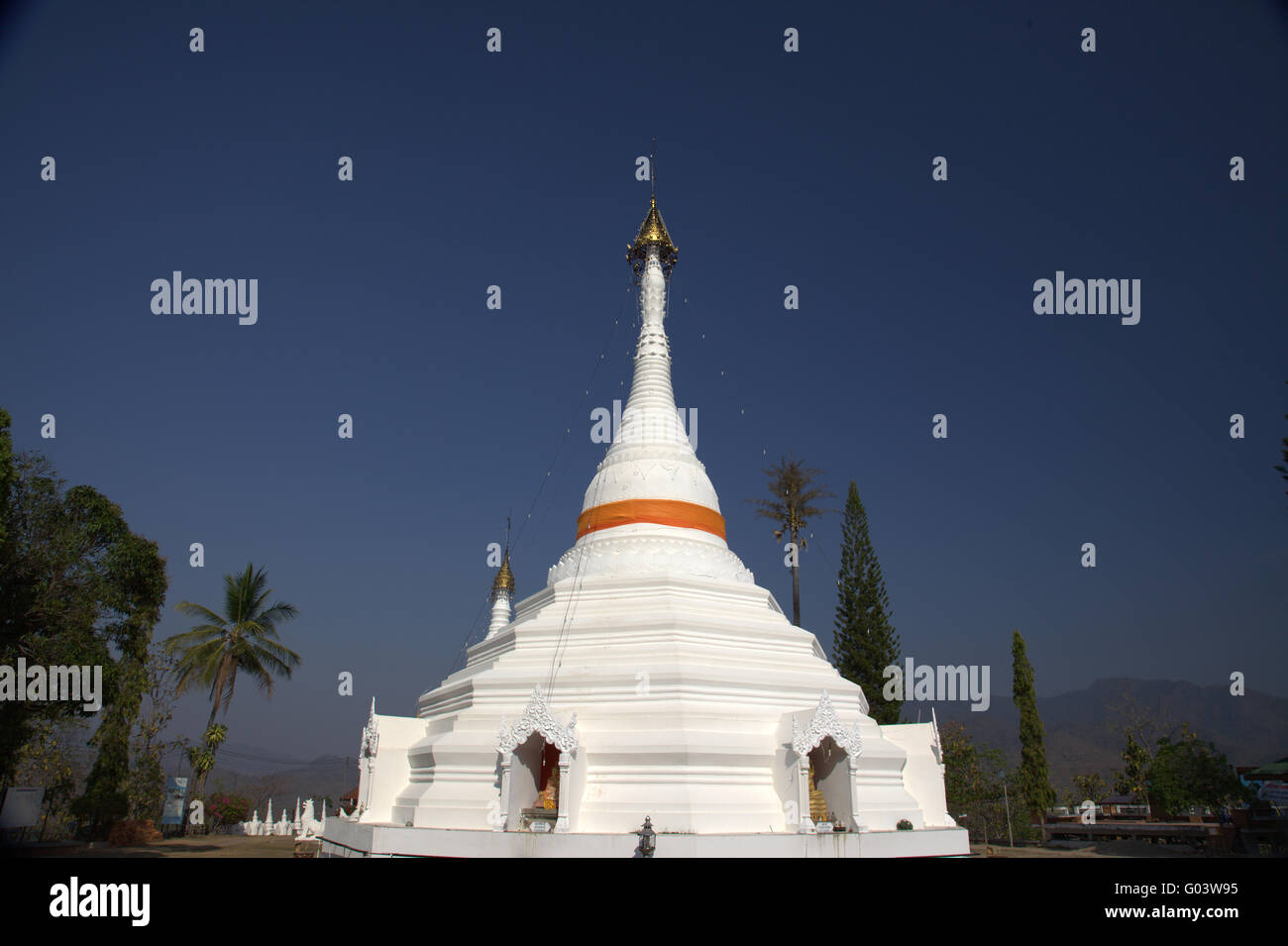 Temple de la Pagode blanche ou contre un ciel bleu Pagoda Banque D'Images