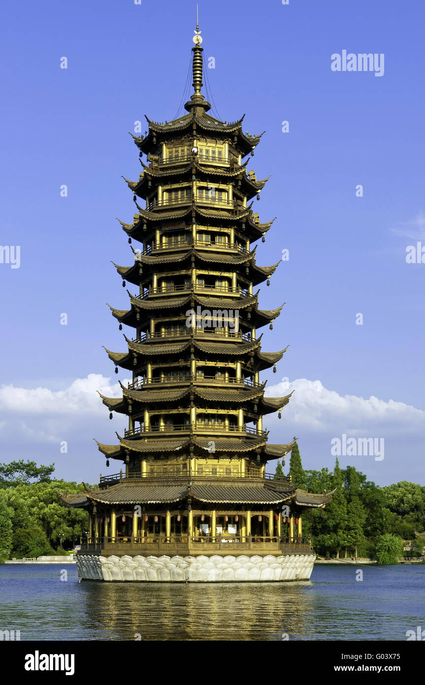Guilin l'un des lits jumeaux golden temple pagodes en Chine Banque D'Images