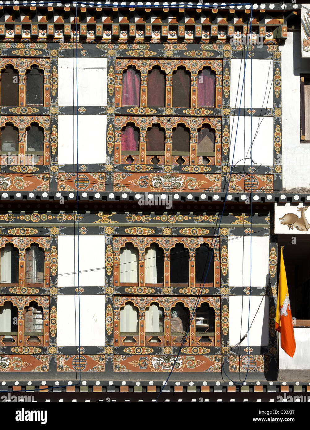 Avant traditionnel avec des fenêtres ornées, Bhoutan Banque D'Images