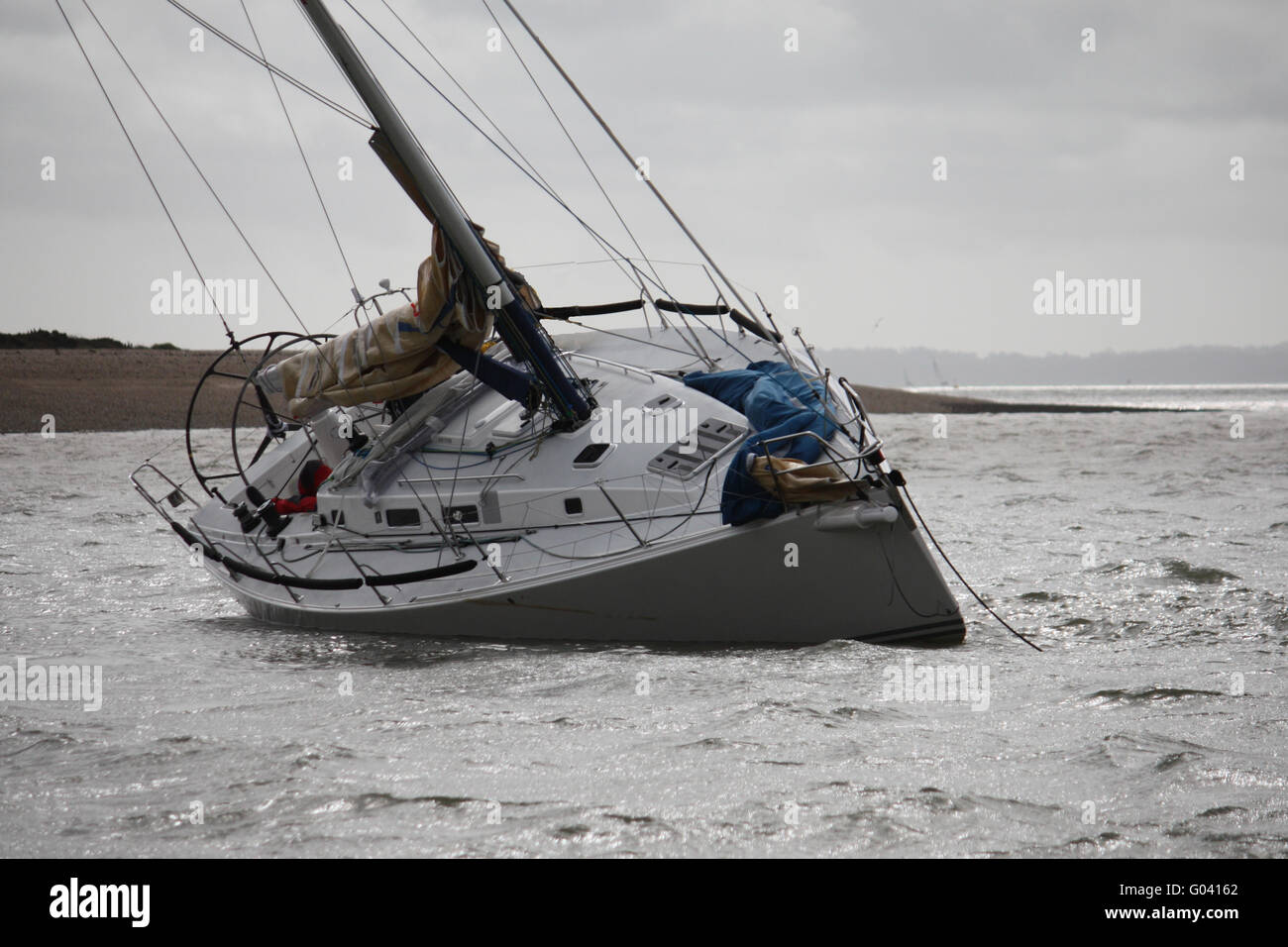 Un yacht qui s'est échoué Banque D'Images