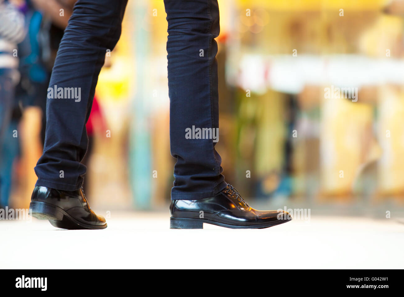 Chaussures homme élégant close up dans un centre commercial Banque D'Images