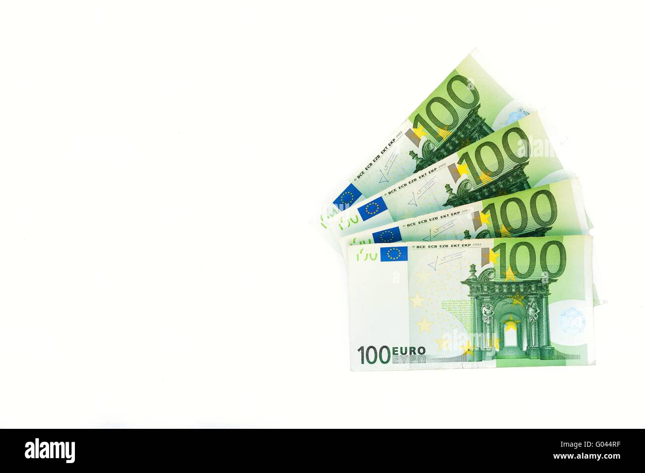 100 billets en euros isolé sur fond blanc. L'espace sur le côté gauche Banque D'Images
