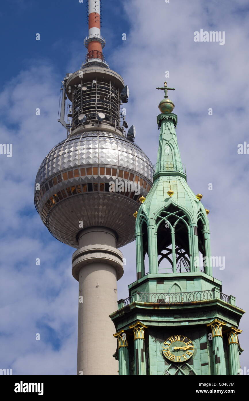 Berlin, tour de télévision et de l'église St Marien. Banque D'Images