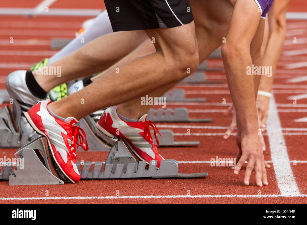 Sprint start in track and field Banque D'Images
